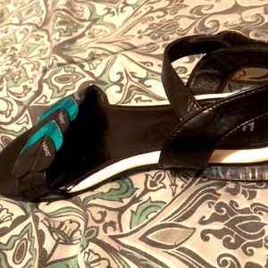 Little girl sandals color black with green